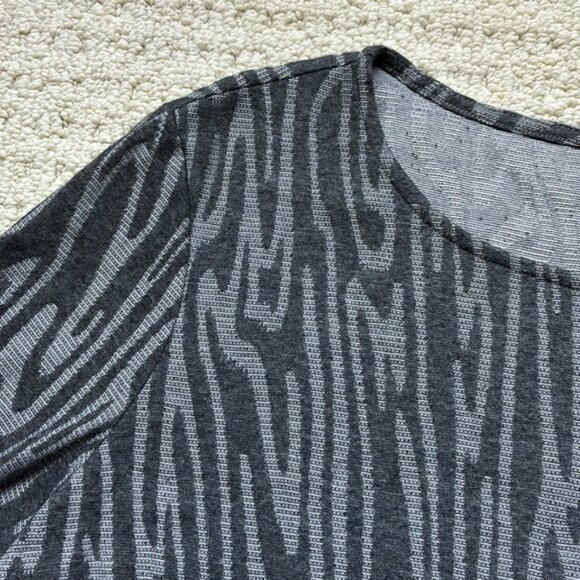 Chico’s Women’s Gray Zebra Patterned Long Sleeve Top Size 3 - Picture 2 of 10